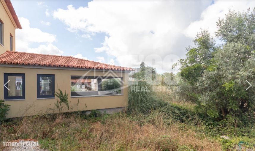 Moradia T9 com Amplo Terreno em Avanca