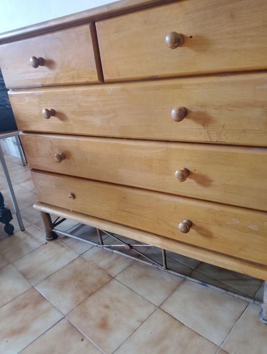 Cómoda de cor clara