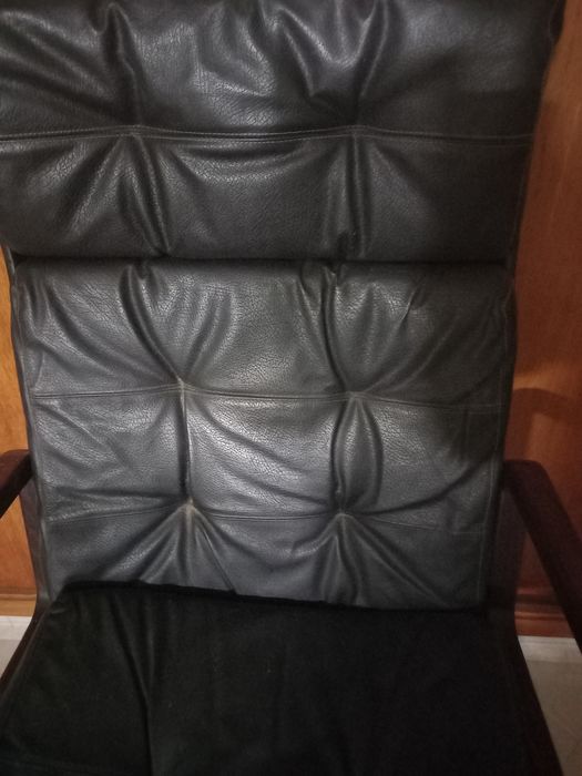 Cadeirão execitivo giratória em pele como nova