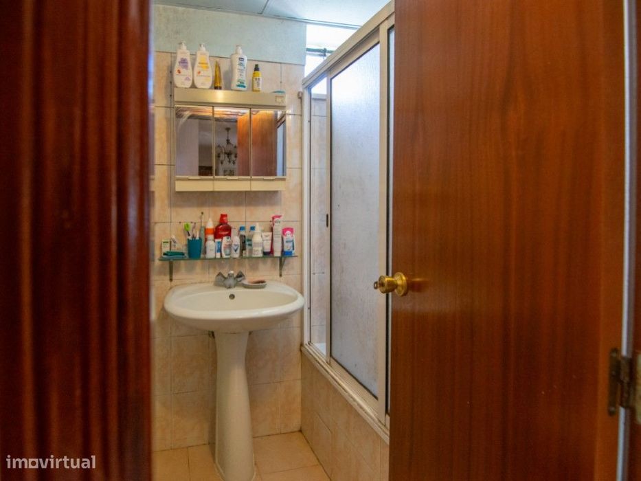 Apartamento T4 em Carnaxide com Vista para Monsanto.