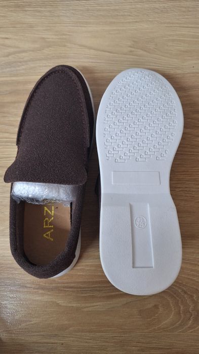 Продам лофери, туфлі