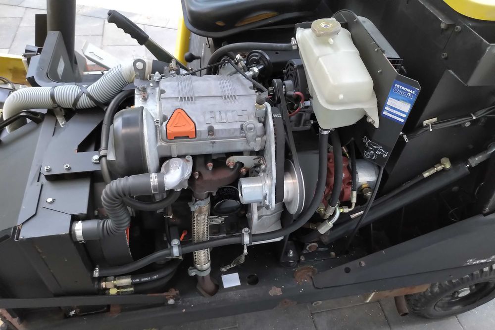 Zamiatarka Karcher KMR1550 diesel z kabiną