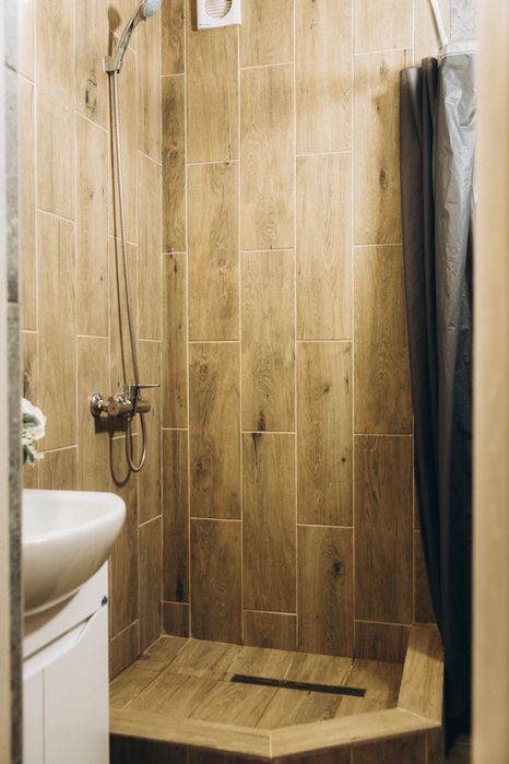 Здам подобово 2-ох та 1-кімнатну квартиру  навпроти термалу