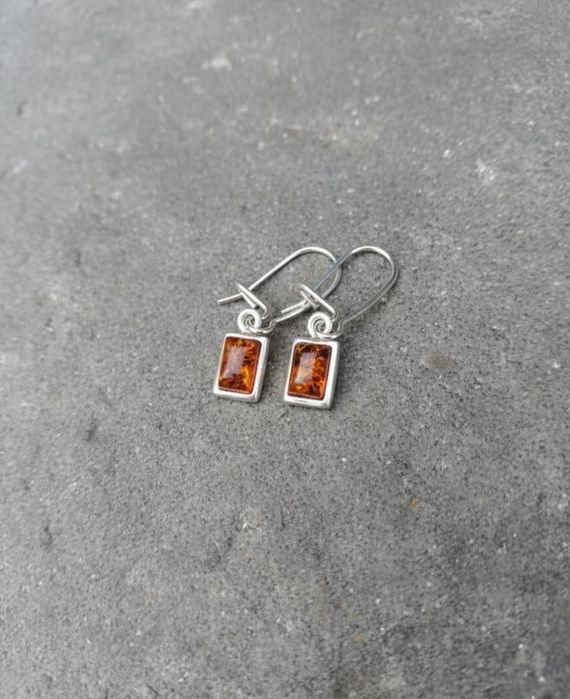 Srebrne kolczyki z bursztynem