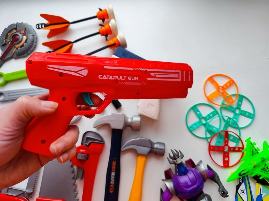 Іграшки інструмент, пістолети