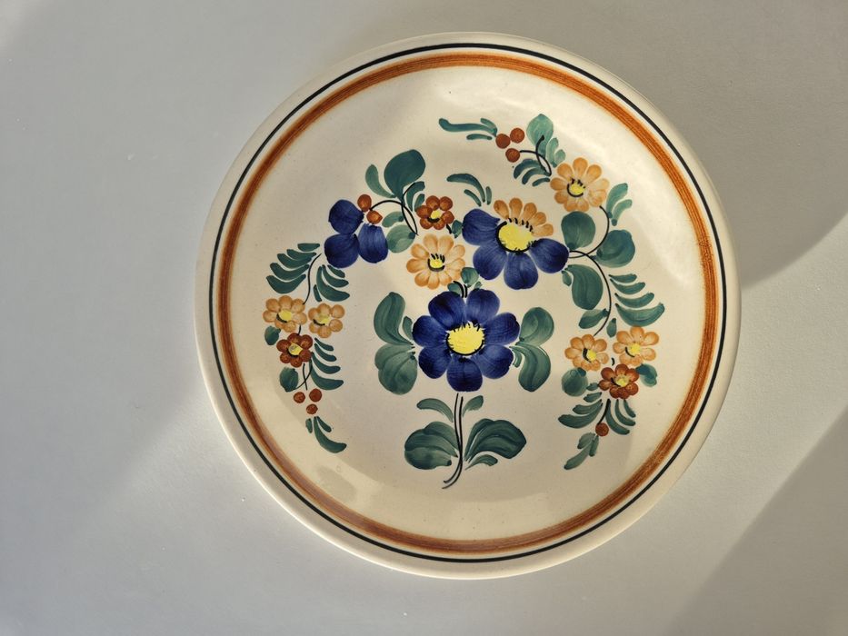 Ozdobny talerz Fajans Włocławek – sygnowany, ręcznie malowany