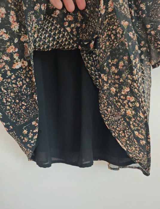 Czarna sukienka w kwiaty, MANGO rozmiar M jesienny look