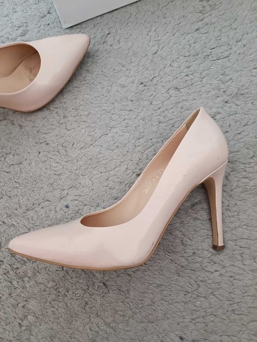 Szpilki pudrowy róż primamoda lakierowane r 37