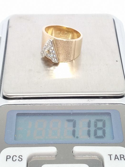 Lombardowski. Złoty pierścionek pr.585 7,18g rozm.9 BDB stan