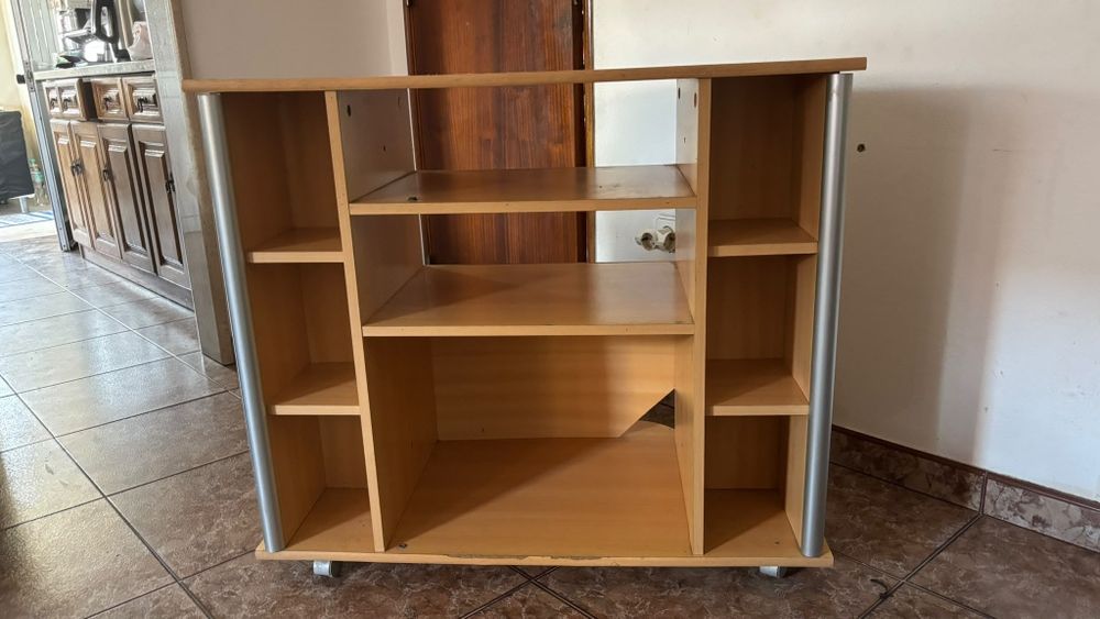 Vendo móvel TV com rodas em bom estado geral