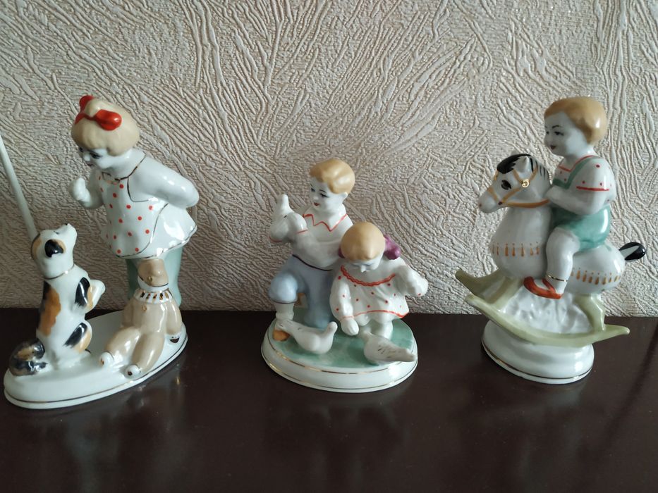 Статуэтка фарфоровая, колкий пластик.  Винтаж.