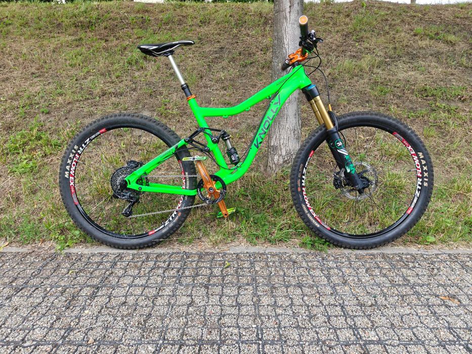 Rower MTB Full Knolly Warden. Świecący lakier