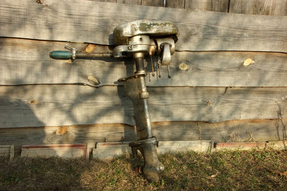 Продам лодочный мотор "Рига-125" некомплектный.