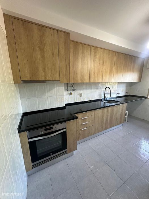 Apartamento T2 para arrendar - Casal do Cotão (Entre Cácem e São Marco