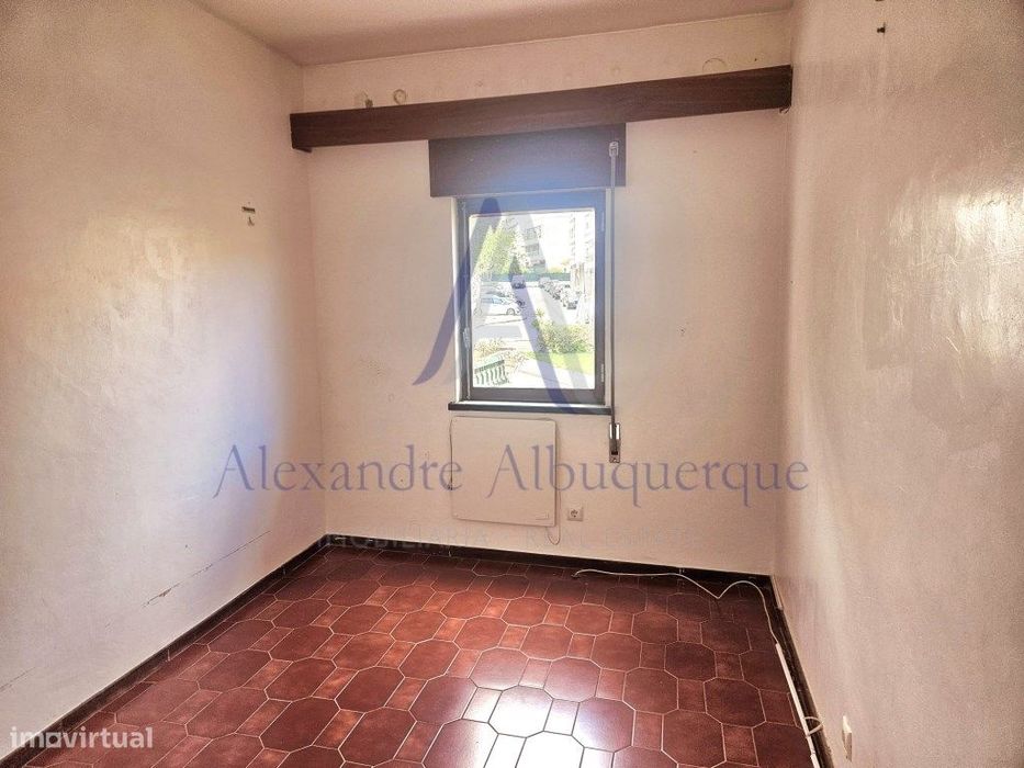 Apartamento T2 com Terraço, Arrecadação e Parqueamento | Sesimbra