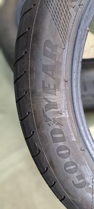 Pneus 245/45/18 goodyear