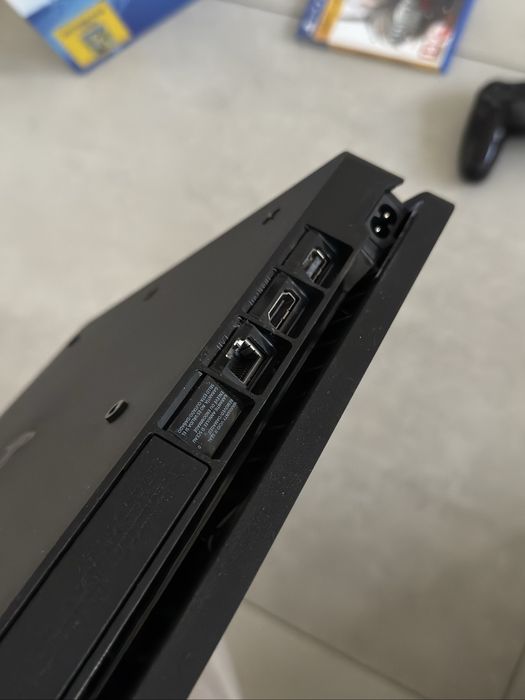 Konsola Playstation 4 slim SONY stan idealny