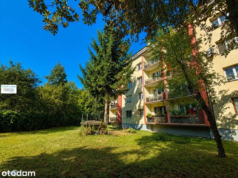 2 pokoje, 2 piętro, duży balkon, widok na skwer