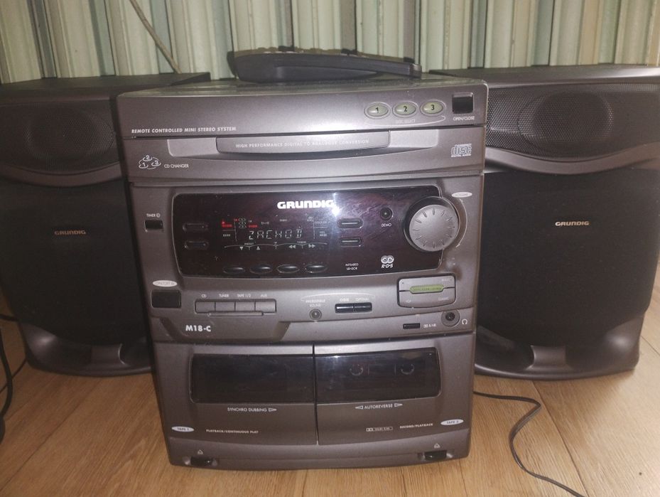 Super wieża Grundig z kolumnami i pilotem