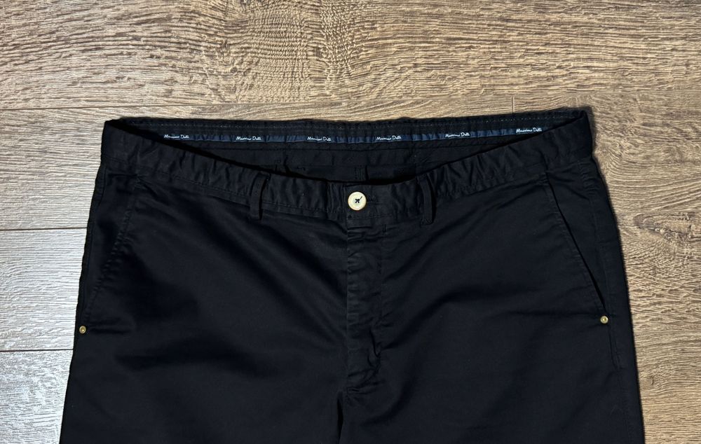 Брюки чиносы Massimo Dutti.