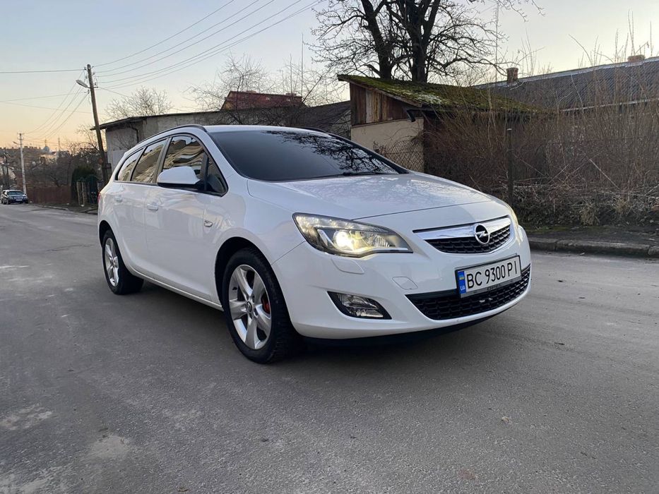 Продам Opel astra j sports tourer 1.7 дизель 2011 рік