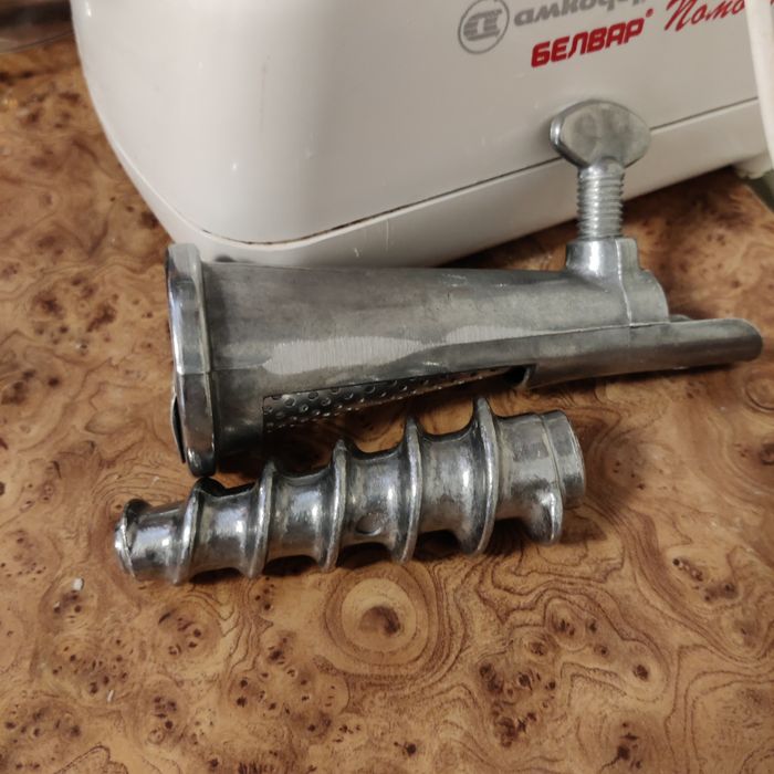 М'ясорубка, соковижималка "Помічниця" надійна з насадками