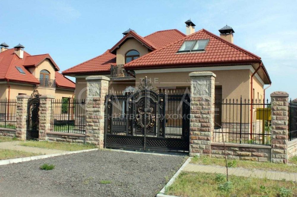 Продаж будинку Вишеньки