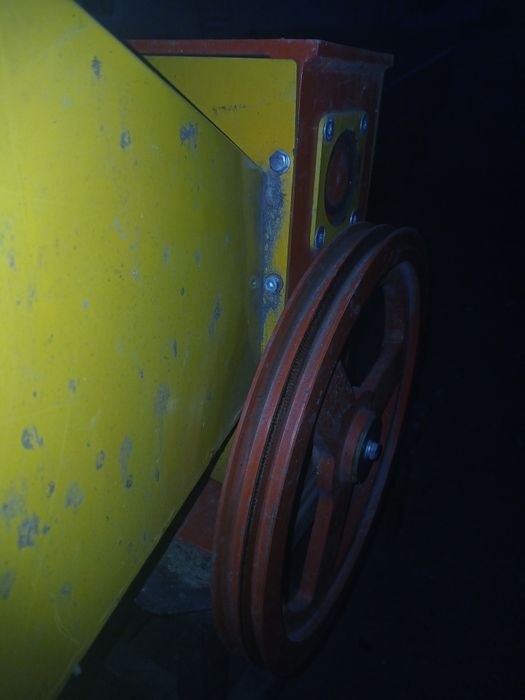 Продаю подрібнювач гілок до мотоблока