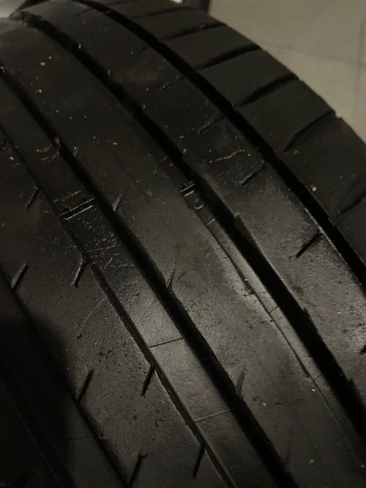 Jantes Mercedes com pneu em bom estado