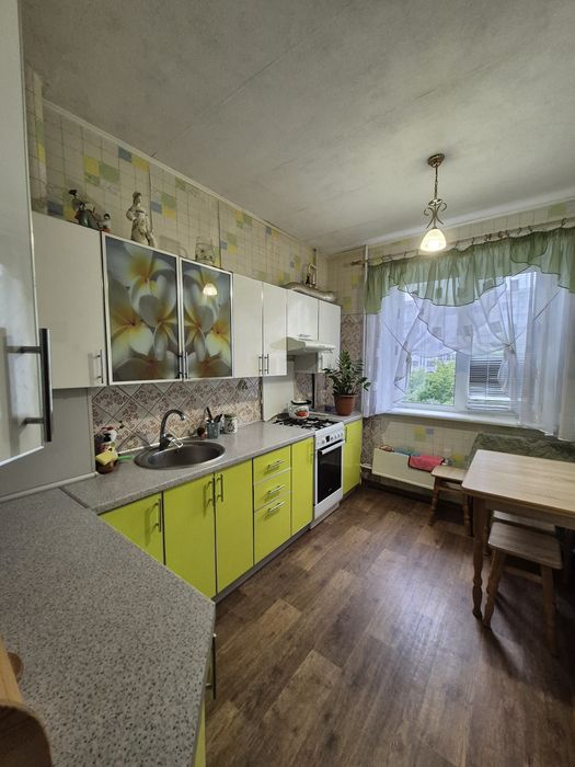 Оренда 4к квартири на Заливній, 33
