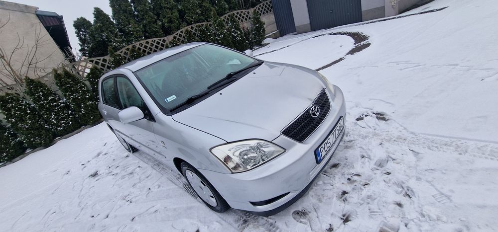 Toyota Corolla 1.6 benzyna niski przebieg bogate wyposażenie