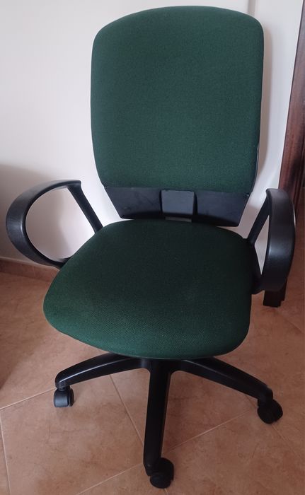 Cadeira de escritório de cor verde
