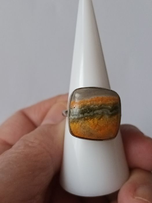 Pierścionek że srebra pr.925 z Jaspisem Trzmielim