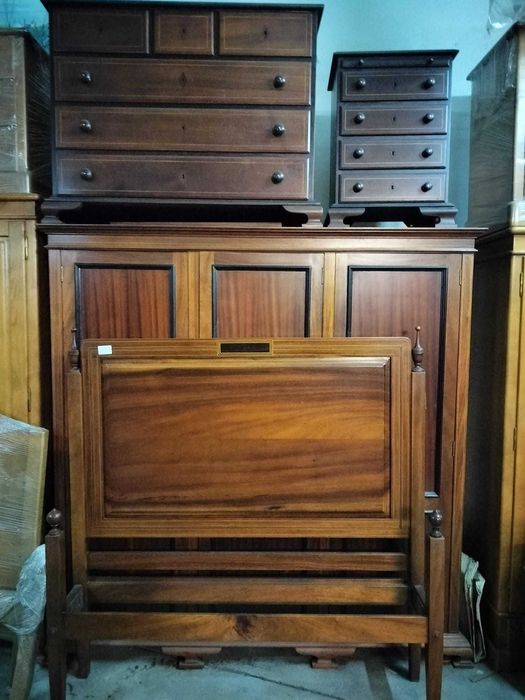 Móvel de Quarto Completo em Madeira - Novo