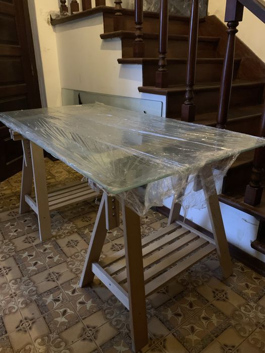 Secretária de Arquiteto/Designer Ajustável com Tampo de Vidro e Cavaletes Premium — COMO NOVA (150cmx80)