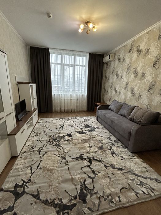 Здається тепла однокімнатна квартира ! метро Чернігівська!