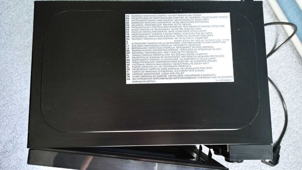 Kuchenka mikrofalowa SHARP YC-MS01E-B