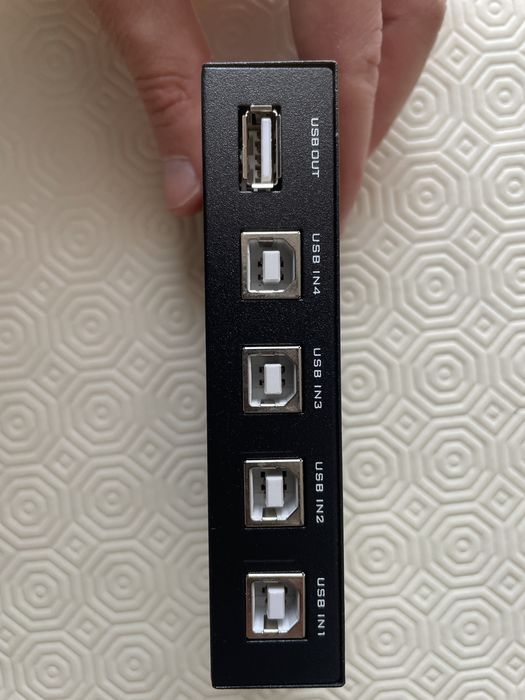 Comutador USB 2.0 (1 aparelho para 4 computadores)