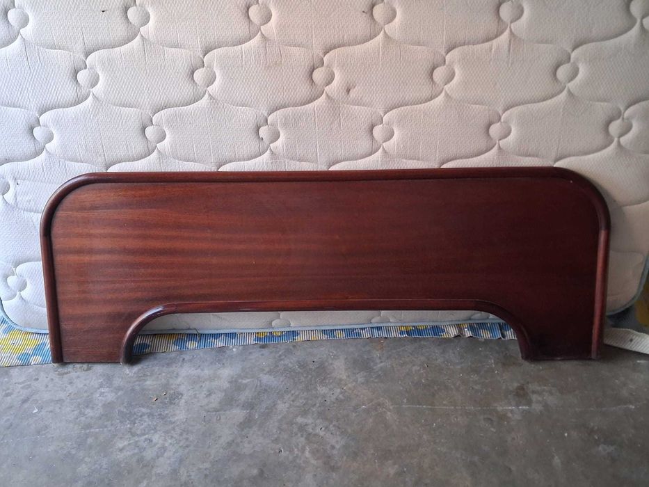 Cama de Casal em madeira