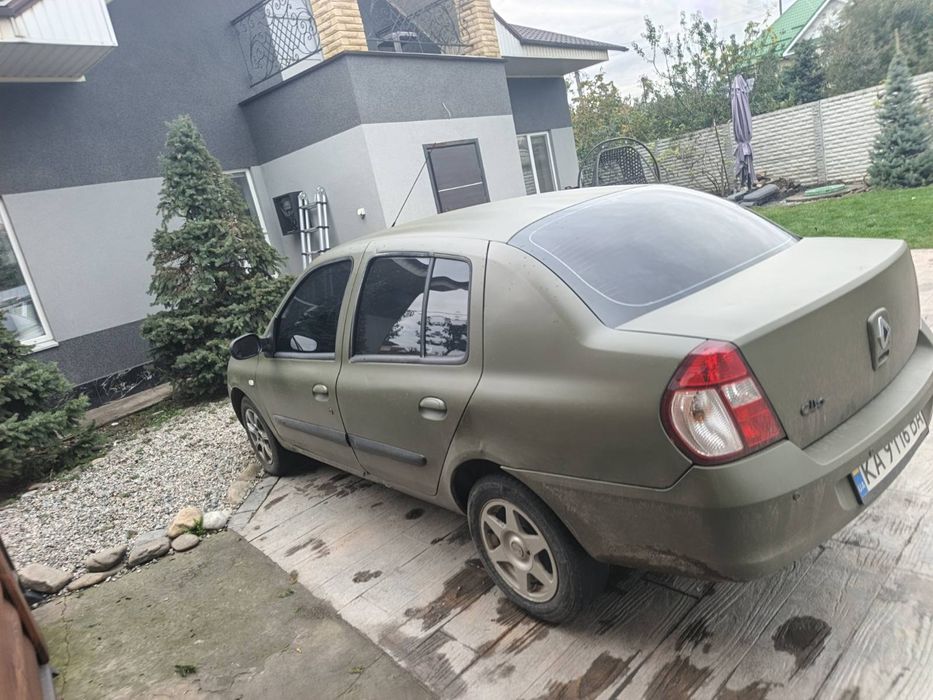 Renault.      Clio