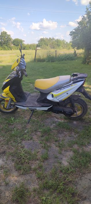 Продам Скутер 2х татний