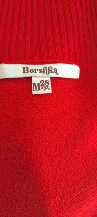 Camisola gola alta, com decote em malha vermelha tam M com