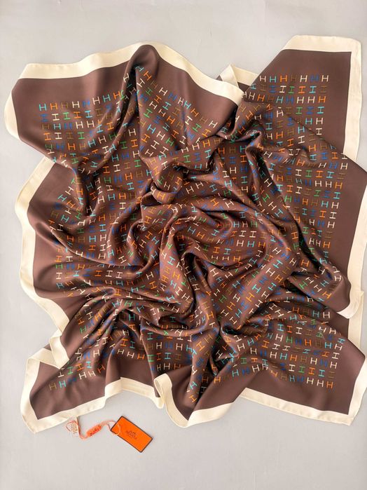 Ніжна хустка в стилі Hermès 90x90 см
