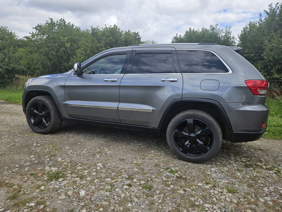Jeep Grand Cherokee wk2 5.7 Overland Summit