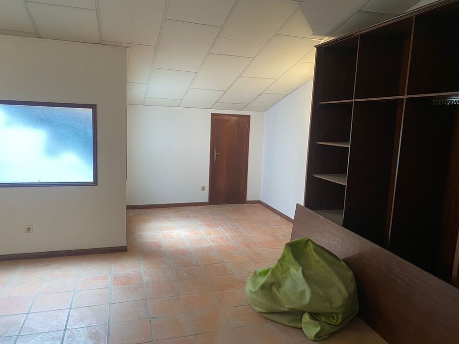 Executo trabalho de pintura