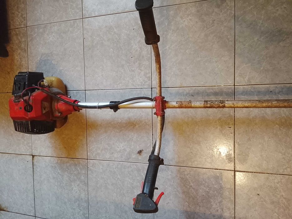 Máquina cortar erva