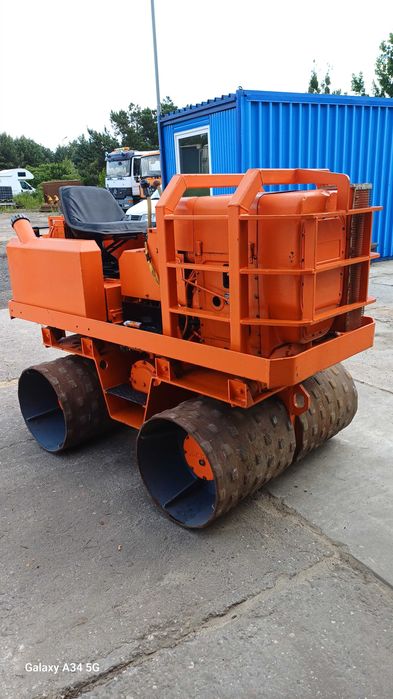 Walec do wykopów RAMMAX RW 2400
