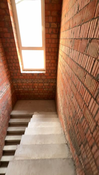 Продаж БУДИНКУ в лісовій Бучі 217 м2 10 соток закрита територія ГАЗ