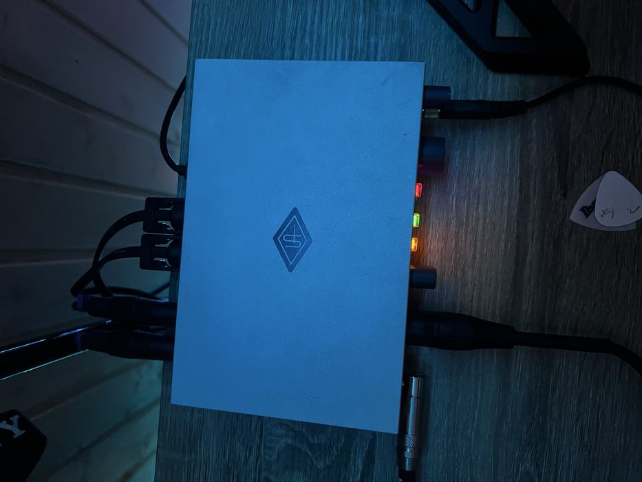 Продам аудіокарту UAD Volt 2