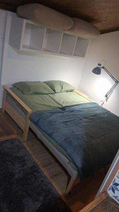 Arrenda-se T0, espaço muito pequeno, colado a moradia.